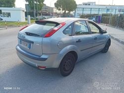 Blu Usata 2006 Ford Focus Tre volumi | 700 € (Super prezzo)