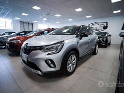 Grigio Usata 2022 Renault Captur Intens SUV | 20.900 € (Molto cara)