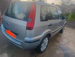 Usata 2005 Ford Fusion Monovolume | 1650 € (Buon prezzo)