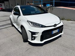 Bianco Usata 2021 Toyota Yaris Tre volumi | 42.700 € (Molto cara)