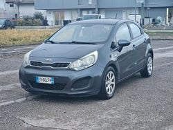 Grigio Usata 2013 Kia Rio Tre volumi | 2000 € (Buon prezzo)