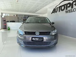 Grigio Usata 2010 VW Polo Comfortline Tre volumi | 4800 € (Buon prezzo)