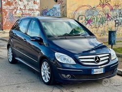 Blu Usata 2009 Mercedes 200 Premium Tre volumi | 3500 €