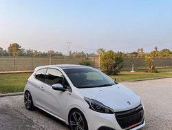 Bianco Usata 2016 Peugeot 208 GT-line Due volumi | 11.500 € (Molto cara)