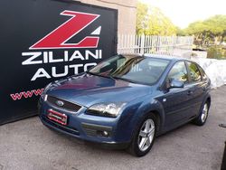 Blu/azzurro Usata 2006 Ford Focus Tre volumi | 2500 € (Buon prezzo)