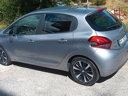 Grigio Usata 2019 Peugeot 208 Signature Sky Due volumi | 9900 € (Buon prezzo)