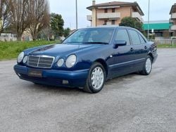 Blu Usata 1997 Mercedes E200 Classic Tre volumi | 2900 € (Super prezzo)