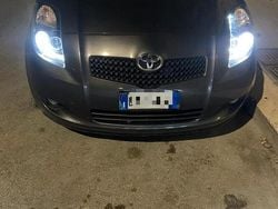 Grigio Usata 2008 Toyota Yaris Tre volumi | 2500 € (Buon prezzo)