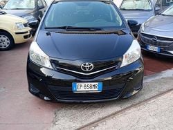 Nero Usata 2012 Toyota Yaris Style Tre volumi | 4850 € (Buon prezzo)