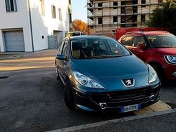 Usata 2007 Peugeot 307 Tre volumi | 700 €