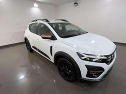 Bianco Nuova 2025 Dacia Sandero Extreme Tre volumi | 17.600 € (Buon prezzo)