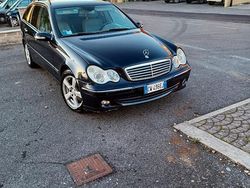 Blu Usata 2005 Mercedes C220 Station wagon | 3500 €