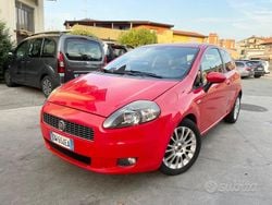 Rosso Usata 2009 Fiat Grande Punto Sport Due volumi | 2600 € (Buon prezzo)