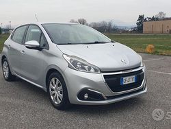 Argento Usata 2017 Peugeot 208 Allure Due volumi | 7600 € (Buon prezzo)