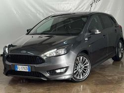 Grigio Usata 2017 Ford Focus ST-Line Tre volumi | 8000 € (Buon prezzo)