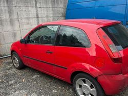 Rosso Usata 2004 Ford Fiesta Due volumi | 1500 € (Buon prezzo)