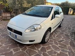 Bianco Usata 2010 Fiat Grande Punto Due volumi | 4500 € (Molto cara)