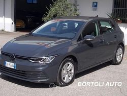Grigio scuro Usata 2024 VW Golf VIII Life Tre volumi | 24.900 € (Buon prezzo)