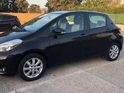 Nero Usata 2013 Toyota Yaris Lounge Tre volumi | 6000 € (Ottimo prezzo)