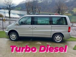 Grigio metallizzato Usata 2004 Mercedes V220 Monovolume | 9000 € (Buon prezzo)