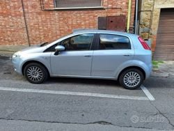Grigio Usata 2009 Fiat Grande Punto Due volumi | 2500 € (Buon prezzo)