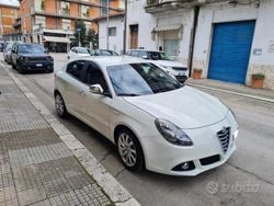 Bianco Usata 2015 Alfa Romeo Giulietta Due volumi | 6000 € (Buon prezzo)
