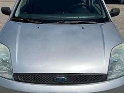 Usata 2003 Ford Fiesta Ghia Due volumi | 1600 € (Buon prezzo)