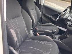 Bianco Usata 2015 Peugeot 208 Active Due volumi | 6600 € (Buon prezzo)