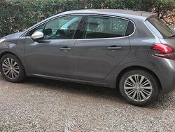 Usata 2019 Peugeot 208 Allure Due volumi | 8900 € (Ottimo prezzo)
