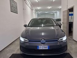 Grigio Usata 2021 VW Golf VIII Style Tre volumi | 16.900 € (Buon prezzo)