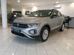 Grigio Usata 2023 VW T-Roc Life SUV | 28.900 € (Buon prezzo)