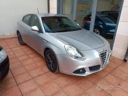 Grigio Usata 2010 Alfa Romeo Giulietta Distinctive Tre volumi | 3890 € (Buon prezzo)