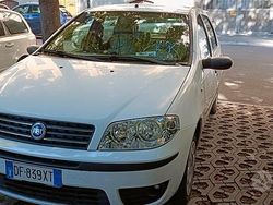Bianco Usata 2005 Fiat Punto Tre volumi | 3000 € (Cara)
