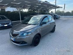 Argento Usata 2022 Lancia Ypsilon Silver Due volumi | 9999 € (Ottimo prezzo)