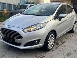Grigio Usata 2013 Ford Fiesta Titanium Tre volumi | 6990 € (Buon prezzo)
