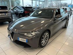 Grigio vesuvio metallizzato Usata 2017 Alfa Romeo Giulia Super Tre volumi | 20.900 € (Ottimo prezzo)