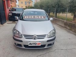 Argento Usata 2004 VW Golf IV Comfortline Tre volumi | 5400 € (Molto cara)