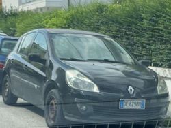 Nero Usata 2006 Renault Clio III Tre volumi | 1600 € (Buon prezzo)