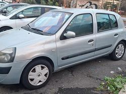 Usata 2003 Renault Clio II Due volumi | 1300 €