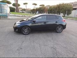 Nero Usata 2015 Toyota Auris Hybrid Tre volumi | 8500 € (Buon prezzo)