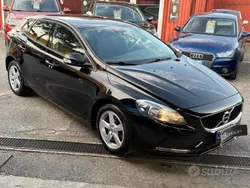 Nero Usata 2017 Volvo V40 Momentum Station wagon | 7999 € (Buon prezzo)