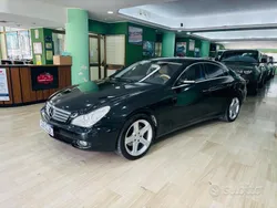 Nero Usata 2007 Mercedes CLS320 Tre volumi | 8900 € (Buon prezzo)