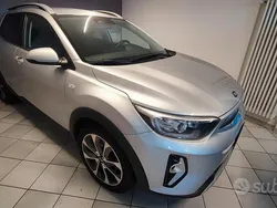 Grigio Usata 2021 Kia Stonic SUV | 13.490 € (Ottimo prezzo)