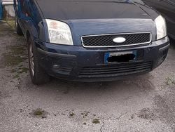 Usata 2003 Ford Fusion Tre volumi | 590 € (Buon prezzo)