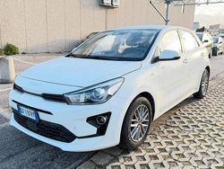 Bianco Usata 2022 Kia Rio Style Tre volumi | 12.900 € (Buon prezzo)