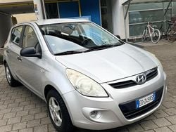 Argento Usata 2011 Hyundai i20 Comfort Tre volumi | 3800 € (Ottimo prezzo)