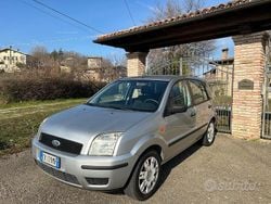 Grigio Usata 2004 Ford Fusion Tre volumi | 2700 € (Molto cara)