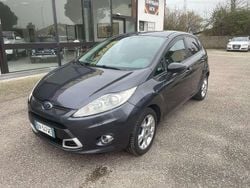 Grigio Usata 2009 Ford Fiesta Titanium X Tre volumi | 2950 € (Buon prezzo)