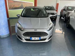 Grigio Usata 2015 Ford Fiesta Due volumi | 6500 € (Buon prezzo)