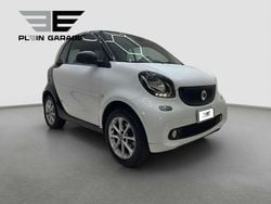 Bianco*nero Usata 2017 Smart ForTwo Coupé Due volumi | 9900 € (Buon prezzo)